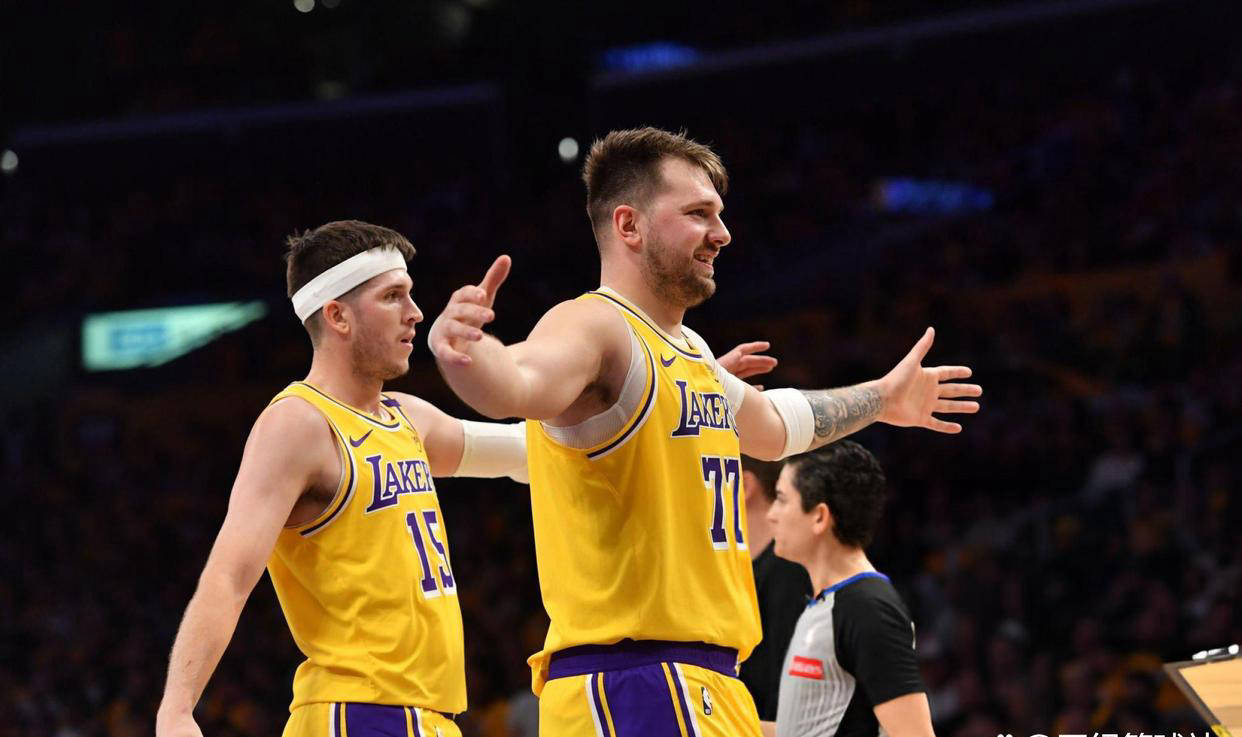 九游体育官网-关于湖人球星三分绝杀，全场观众热烈欢呼，到了同时中文网上喜欢分析两个.的信息-九游体育官网